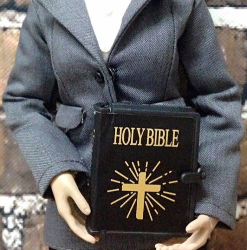 Accesorio Biblia para figuras escala 1/6  - Image 4