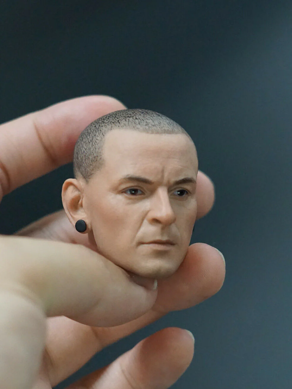Pedido Cabeza Chester Bennington Linkin Park marca custom escala 1/6 - Image 4