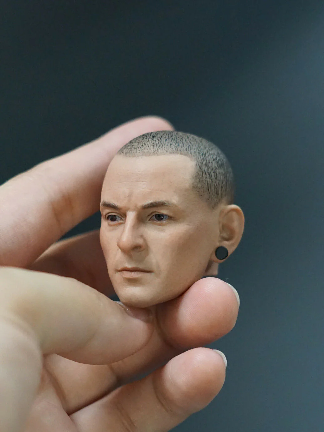 Pedido Cabeza Chester Bennington Linkin Park marca custom escala 1/6 - Image 7