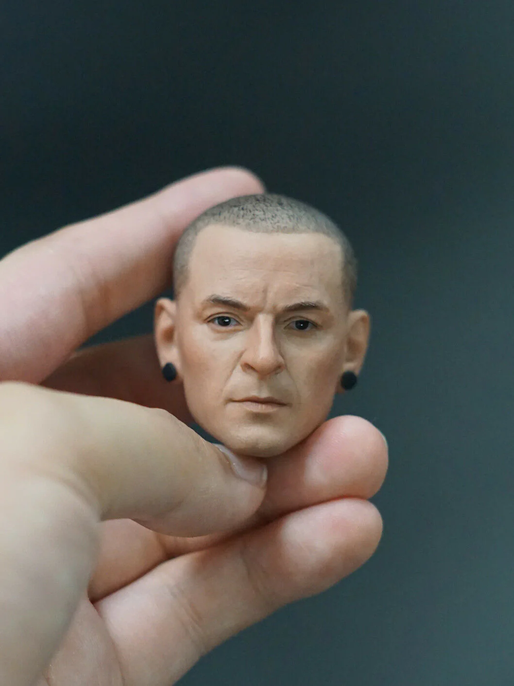 Pedido Cabeza Chester Bennington Linkin Park marca custom escala 1/6 - Image 8