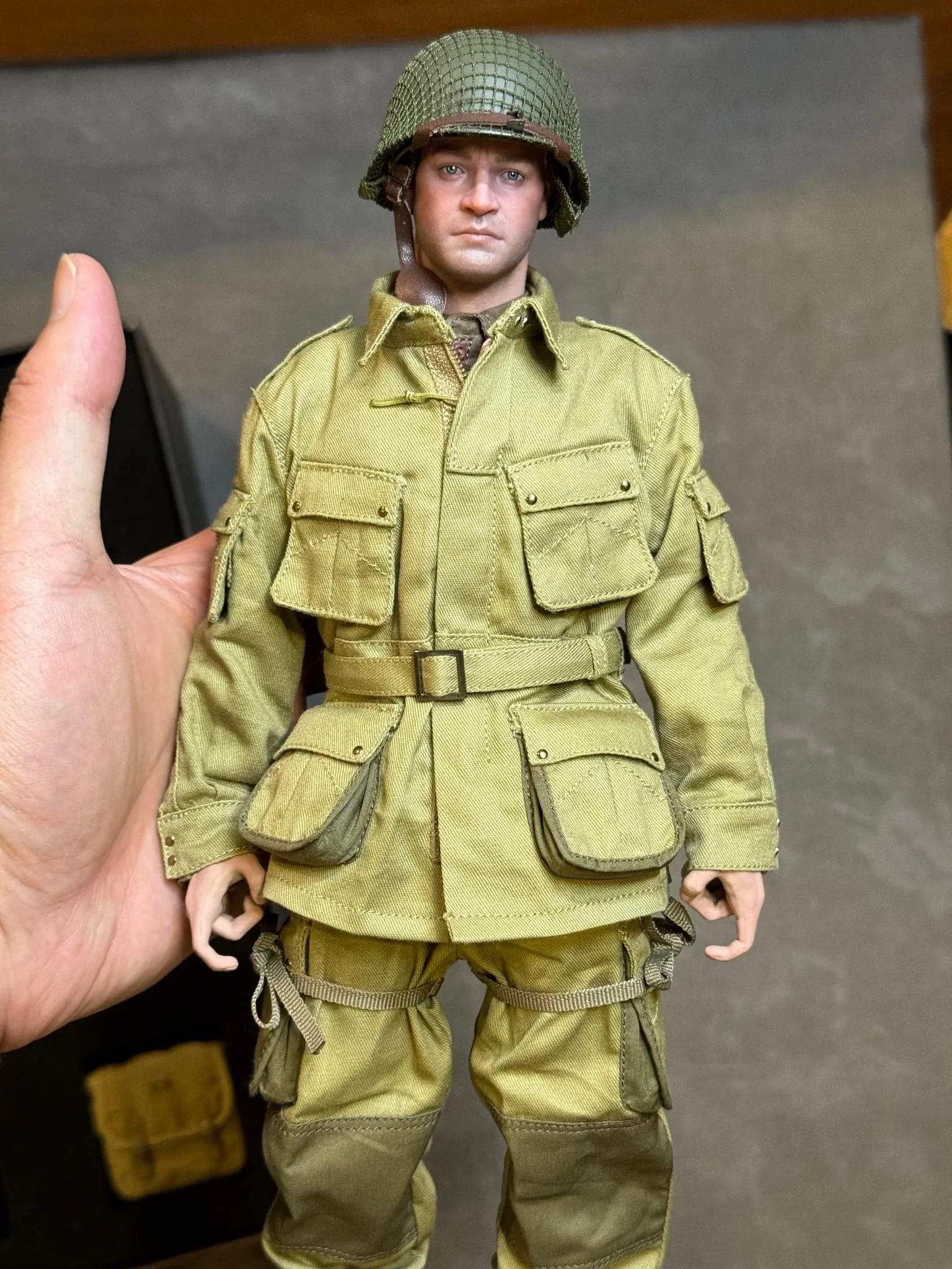 Pedido Figura Lieutenant “Buck” (Jumper Uniform) - US Paratrooper marca Facepoolfigure FP-012B escala 1/6 - Image 8