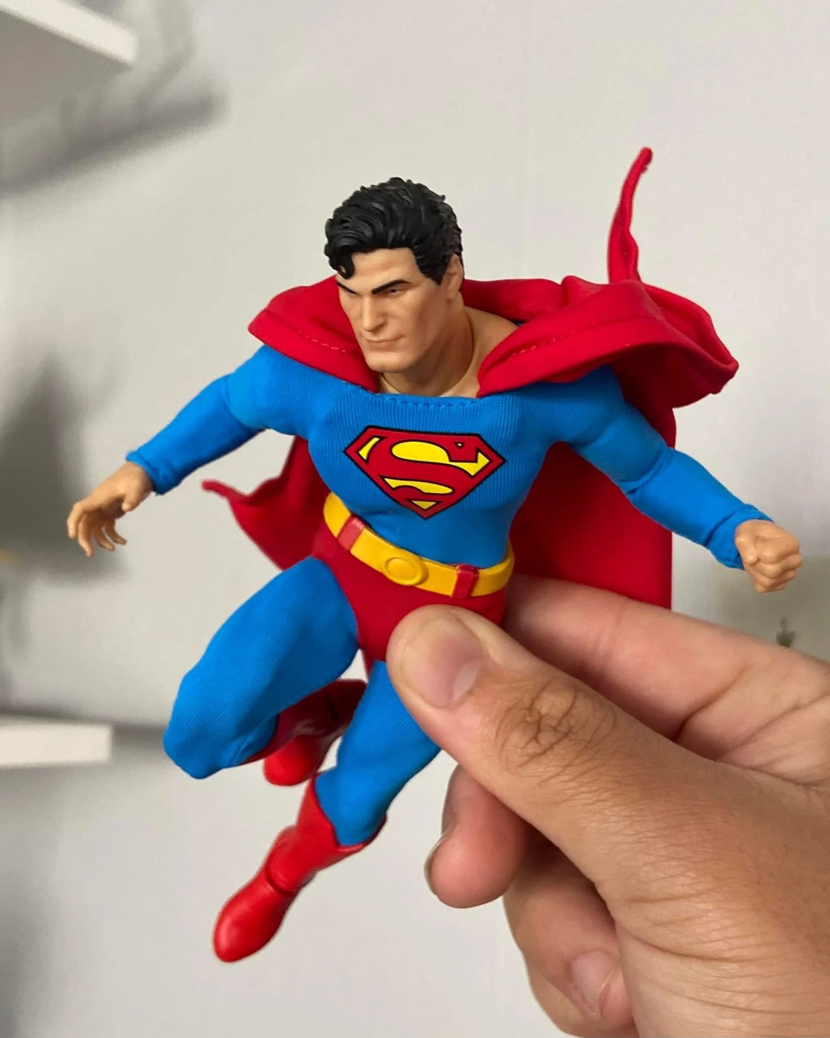Pedido Figura Superman - Man of Steel Edition One:12 Collective marca Mezco Toyz 76553 escala pequeña 1/12 - Image 29