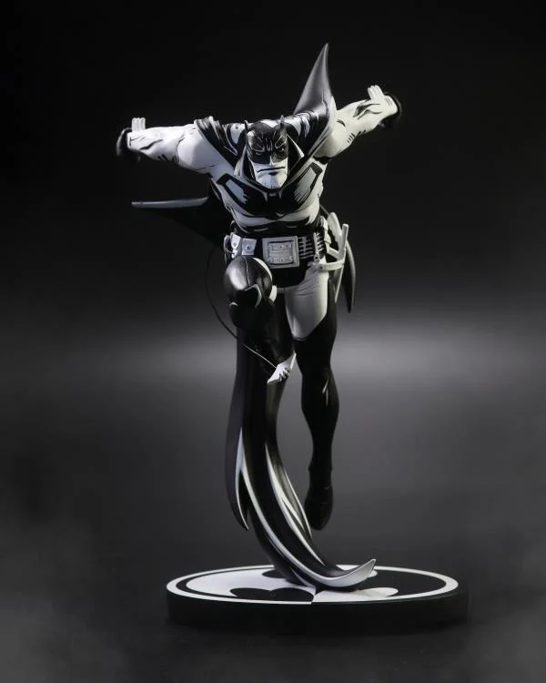 Preventa Estatua Batman (Sean Murphy Sketch Edition) (Poliresina) - Batman: White Knight - Batman Black & White marca McFarlane Toys x DC Direct escala 1/10 - Image 3